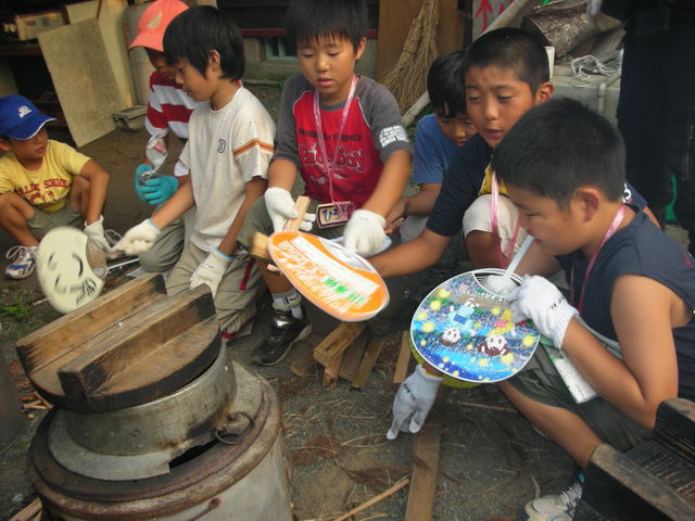 薪割りして火おこし「羽釜でご飯炊き」体験_きくちふるさと水源交流館