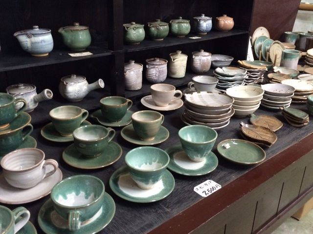 店内にはマグカップも販売してます☆_青山窯