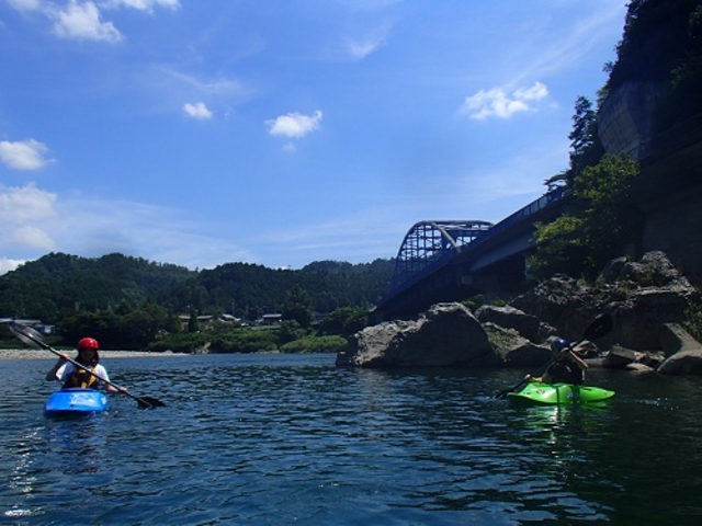 ゆったりとした流れの中を気持ちよく。_アウトドア体験ベース WARABI