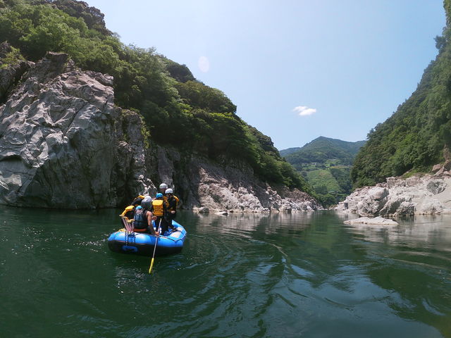 祖谷剣山国定公園内を流れる小歩危峡の雄大なコースは息をのむすばらしさ_RioBRAVO!