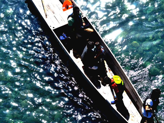 きらめく水面を切り抜ける瞬間。気持ちいい!!_天然鮎専門 結の舟