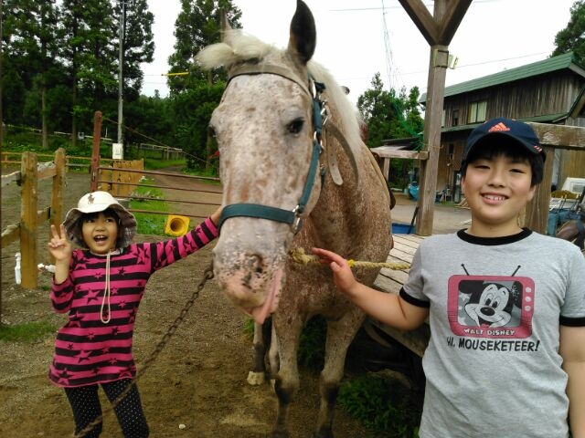 ホースキャンプでは乗馬や馬のお世話、釣りやバーベキュー、キャンプファイヤーも。_KAZ HORSE TRAINING