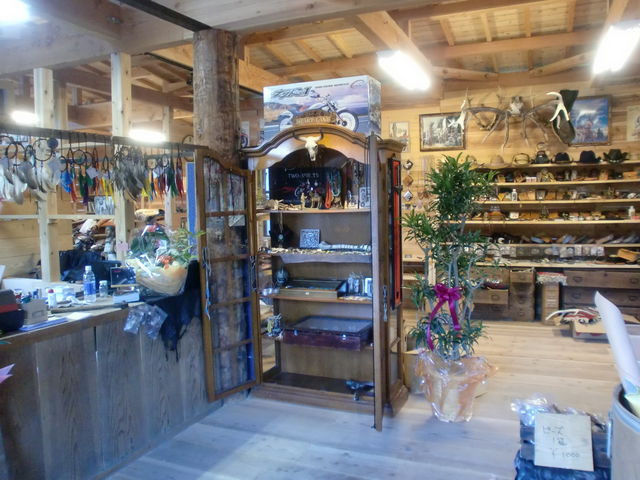 TWO-SPIRITSの店内です。_TWO-SPIRITS