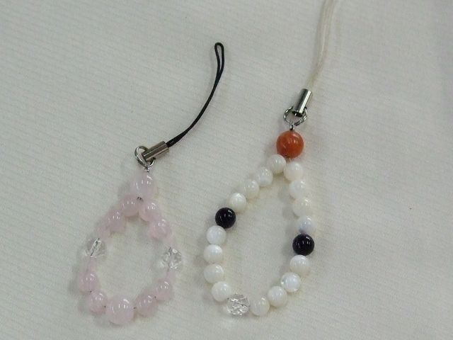 手作り体験用のサンプル、輪のタイプのストラップ_癒しの家