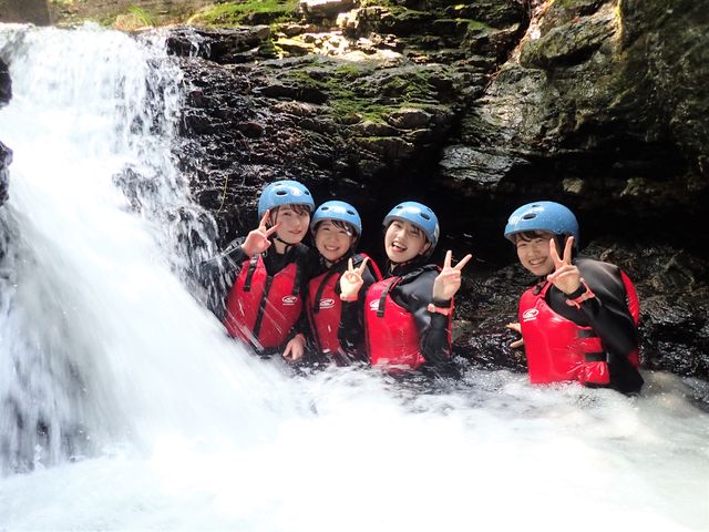 映えスポット♪ツアー中はスタッフが防水カメラで写真をバシバシ撮っちゃいます!(長瀞ラフティング)_アウトドアセンター長瀞