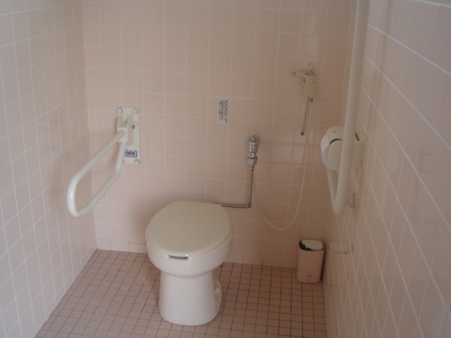 車椅子トイレ太陽の果樹園 ゆかいな果樹園ほほえみの果樹園に完備_観光ふじブドウ園&内子ワイナリー