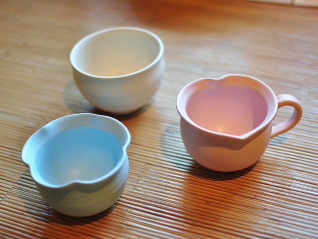 ハート形や花びら形のカップが人気です_嘉祥窯陶芸教室