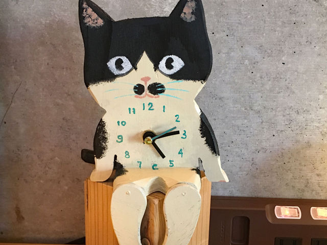 座る猫の時計も作れます。_風の工房