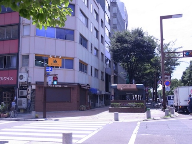 オレンジ色の看板が目印_Caravella 彫金教室