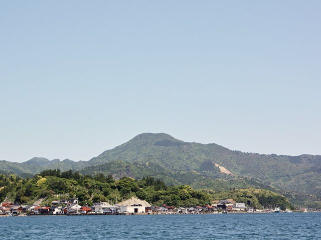 西郷港から島の山々が見える_遊覧船(隠岐旅工舎)