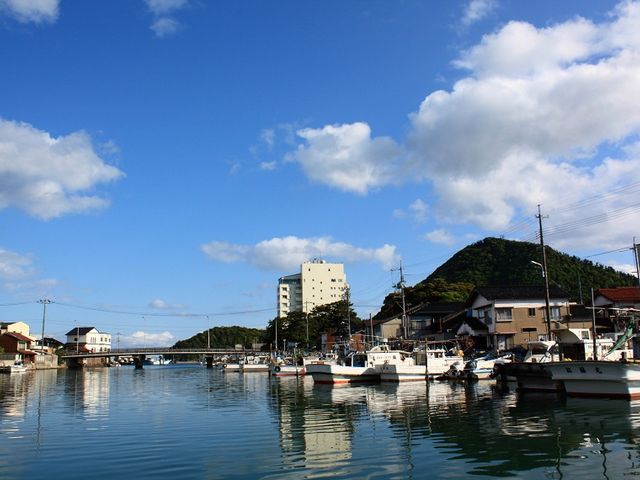 八尾川沿いの町並み、人の営みを見よう_遊覧船(隠岐旅工舎)