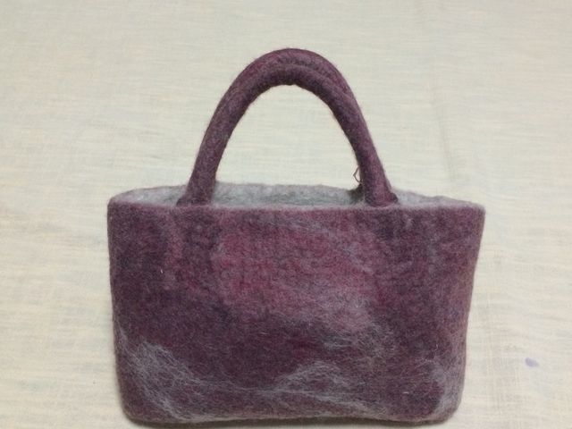 【商品例】フェルトのミニバッグ_リトルファーム野岳―工房茜