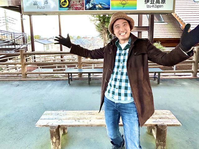 城ケ崎海岸駅の公式スポンサーに就任しました。代表の佐藤です。_伊豆高原ダイビングスクール リトルリッツ