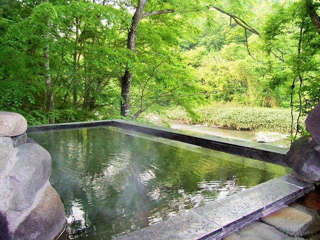 渓流露天風呂を貸切!小さなお子様連れも安心の小部屋付♪温泉デビューにおすすめ_仙台・秋保温泉ホテル華乃湯