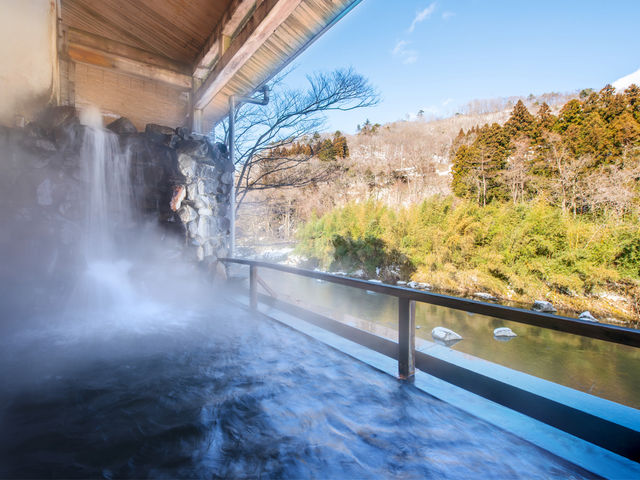 川沿い露天風呂_仙台・秋保温泉ホテル華乃湯