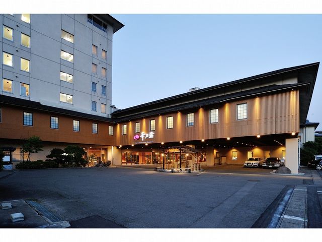 ホテル外観(昼)_仙台・秋保温泉ホテル華乃湯