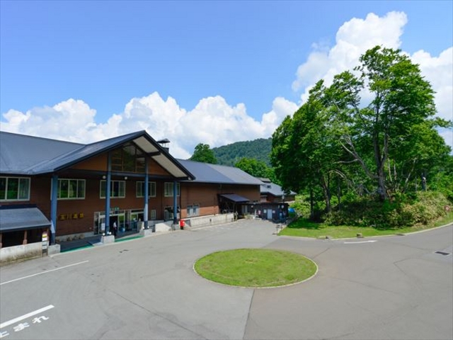 『新玉川 初夏』 新緑と青空が映えます。_日本の山岳温泉リゾート 新玉川温泉