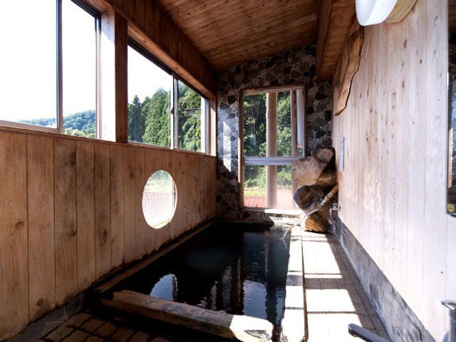 「陰の湯」温泉街が一望できる。貸切可。_百年ゆ宿旅館大沼