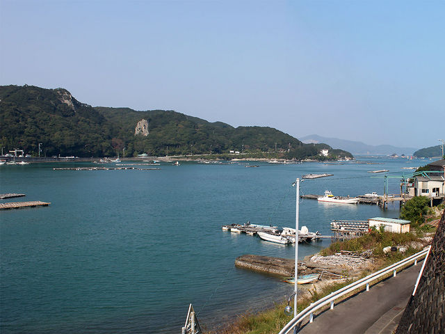 波静かな生浦湾をクルージング 。 _釣り船はっかい