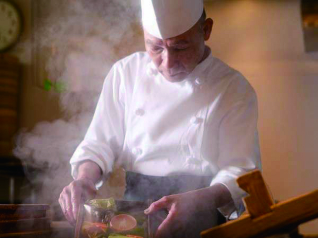 温泉の蒸気で食材を最高のタイミングで蒸しあげます。_もと湯の宿 黒田や