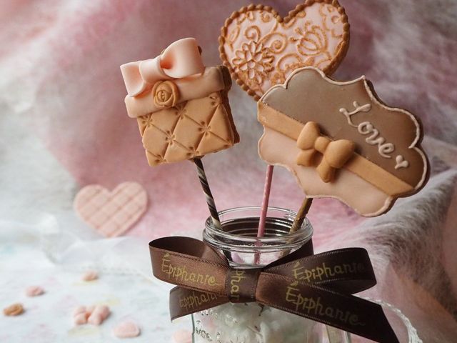 バレンタインのアイシングクッキーポップ。アイシングクッキーの資格取得コースもあります。_お菓子教室Epiphanie〜エピファニー