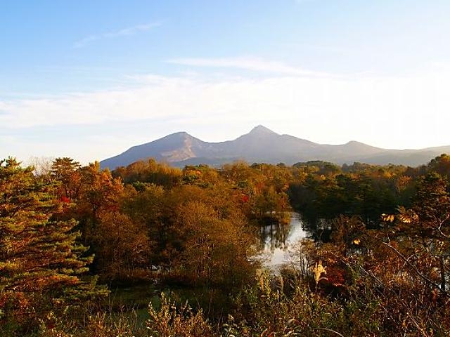 紅葉の中瀬沼_裏磐梯ライジングサンホテル