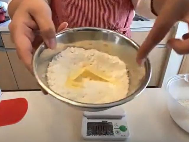 初めてさん大歓迎!計量からひとつひとつ丁寧にご案内します。_手作り工房「パン日和」