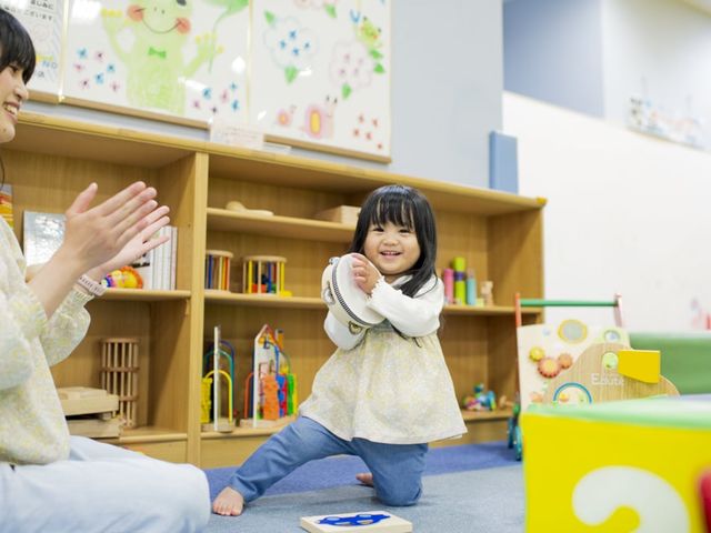 絵本コーナーで親子まったり♥_ハピピランド港北ルララ店
