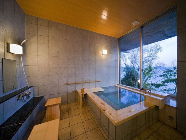 和歌の浦温泉 萬波 MANPA RESORT 日本スタイル