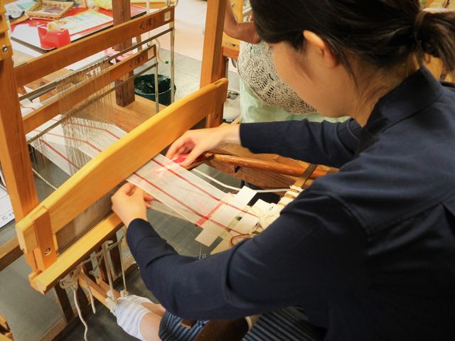 どんな織り模様ができるのか、わくわくしながら織り体験ができます_大内佐野地織保存会