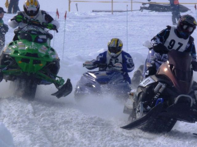 JSSA(日本スノーモビル安全普及協会)インストラクターで元全日本選手権で走ってました。_アウトドアセンター BIG BEAR