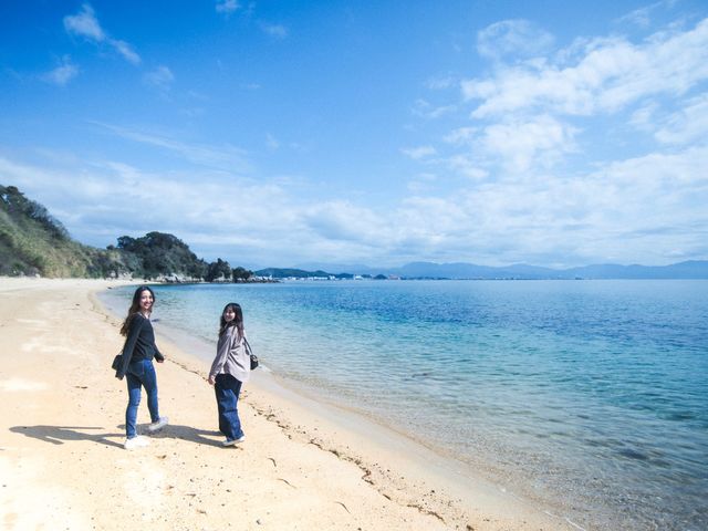 きれいな海が広がります。夏は海水浴も盛んです。_株式会社ごごしま