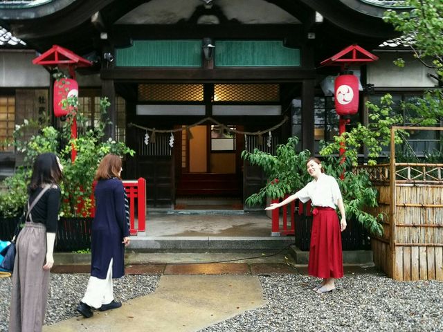 社務所隣の玄関から、受付へ向かいます〜女子旅in金沢〜_「禅×ヨガ」Sun-Hi