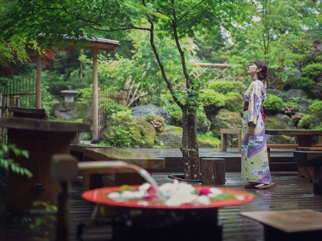 夏の庭園/こもれび庵の雨上がり_庭園と感動の宿 ホテル鐘山苑