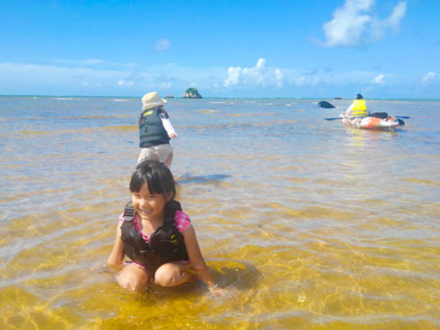時間に余裕がある時は地元の人しか知らない砂浜で海あそびをすることも!_石垣島カヌーツアー・池間