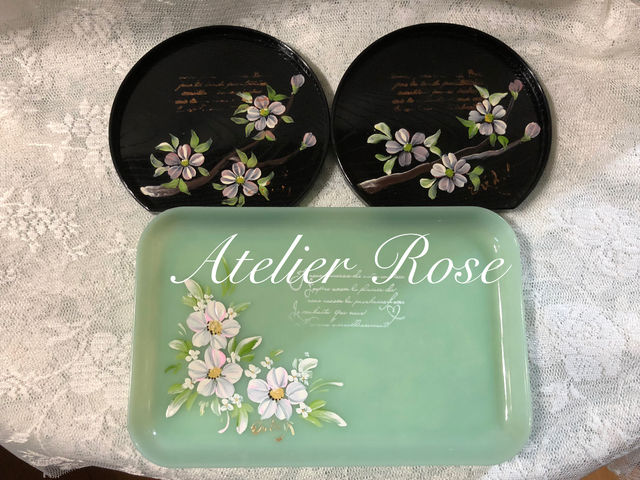 アトリエ Roseのワイルドローズと桜のトレイ。2200円〜体験できます。_アトリエRose