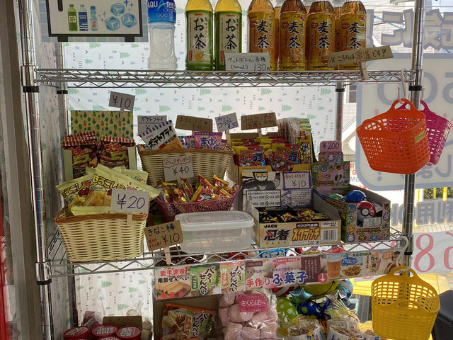 お腹がすいたら駄菓子があるよ!_卓球ラウンジぴんぽん