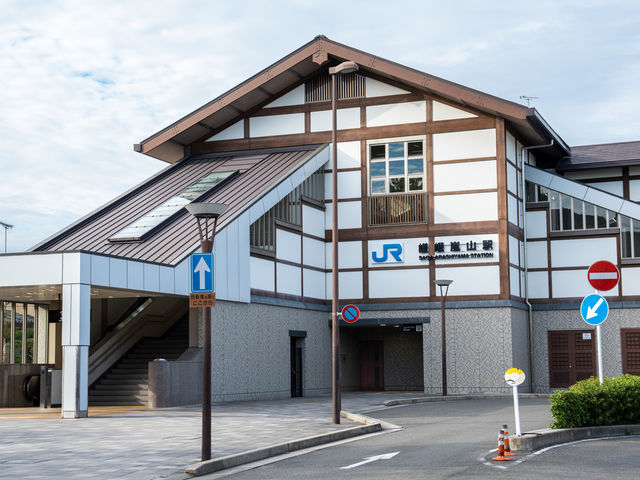 JR嵯峨嵐山駅から徒歩1分_京都着物レンタル京嵐(JR嵯峨嵐山駅前店)