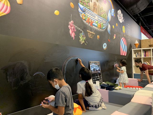 利用自由なお絵かきキッズコーナー♪_Chalk Trip CAFE