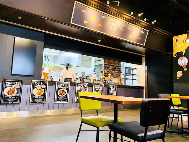 お食事の提供をするカフェの注文カウンター_Chalk Trip CAFE