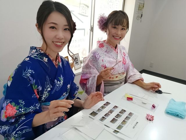 可愛いつまみ細工のアクセサリーを作りながら基本のつまみ細工手法が体験できます_着物ぼたん