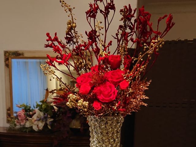 生徒さん作品
クリスタルガラスの花器に赤いバラの大輪をアレンジ_Flower give Dream
