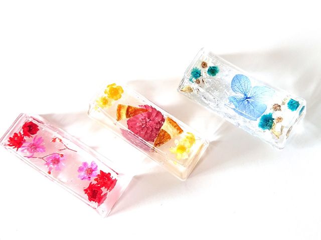 今人気爆発 固まるハーバリウムの箸置きです
食卓を世界でたったひとつのオリジナル箸置きで、華やかに_Flower give Dream