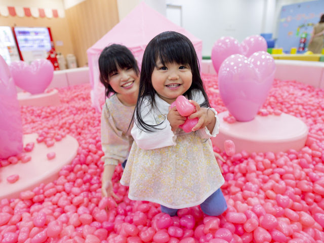 ◆ハートスター:ピンク色のハートでいっぱいのハート・スター。ハートで埋め尽くされたボールプール、子どもたちの大好きが詰まった夢のような空間です。_ハピピランド ラグーナ蒲郡店