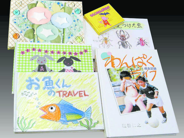 絵を描いてもよし、コラージュ手法で表現もできるし切り紙でも表現できます。_手づくり絵本館ピュアアイリス