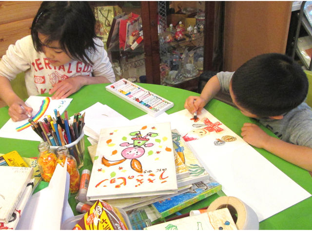子ども達は楽しそうに表現する天才です。良い思い出絵本になります。_手づくり絵本館ピュアアイリス