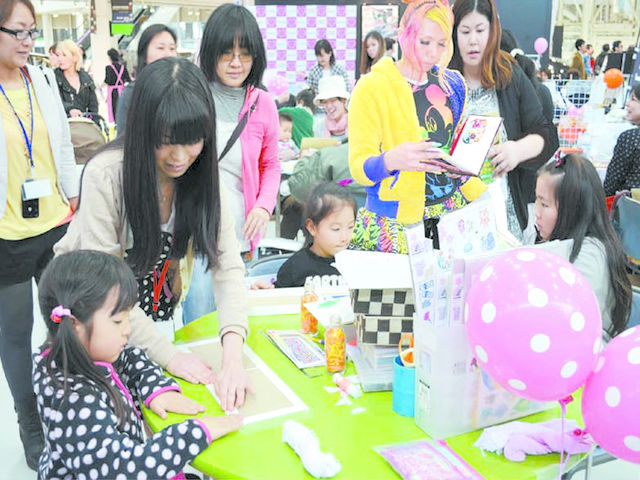 大イベントの子ども達も堂々としてワークショップに参加! いい思い出になります。_手づくり絵本館ピュアアイリス