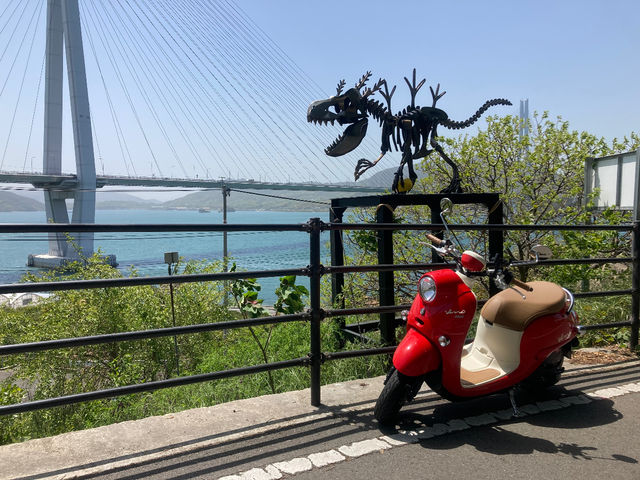 隣の島大三島に渡るサイクリングロードには怪獣がいます!カッコいいので並んで是非写真を撮ってください!_島ライダー