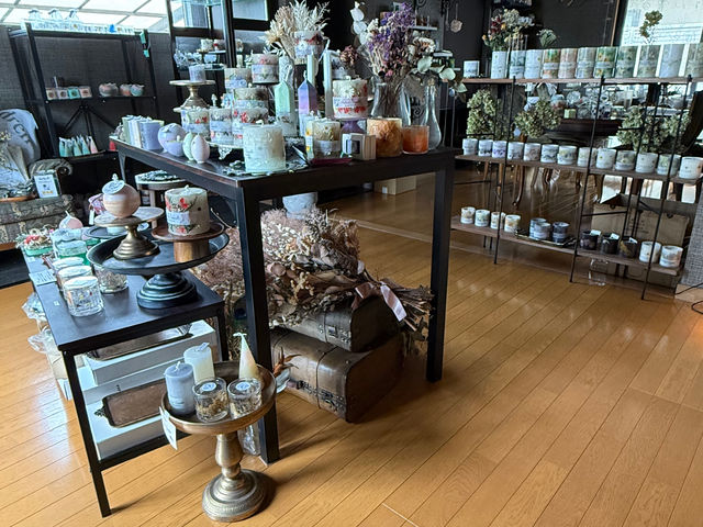 様々なキャンドルに合わせてキャンドルスタンドキャンドル雑貨も販売しております。_orchid.candle