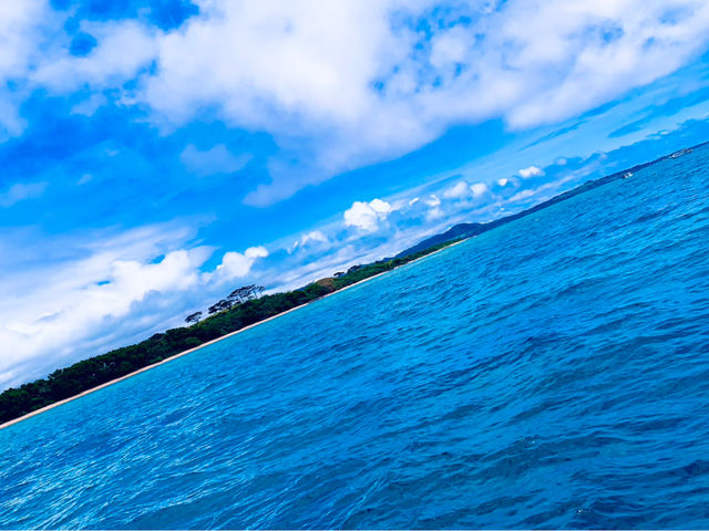 石垣島の周りに沢山の島々があります!(竹富島、黒島、西表島、小浜島)
その日の風や海況に合わせてベストな海へご案内いたします。_NADIA